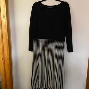 Calvin Klein black Sweater Dress w Vertical white stripe skirt Size 1X